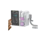 Bomba de Infusão Yonah é a Bomba de Infusão Enteral rotativa que utiliza equipo enteral universal mais compacta e versátil do mercado! Com um design exclusivo, super leve, compacta e com alça para transporte, elá é sinônimo de praticidade e facilidade de uso no dia a dia para infusões enterais precisas e confiáveis.