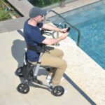 ANDADOR DE ALUMÍNIO COMPACTO 4 RODAS ATÉ 135 KG  - D14 DELLAMED - Imagem 7