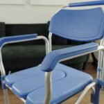 CADEIRA DE BANHO EM ALUMÍNIO ATÉ 150 KG  - D60 DELLAMED - Imagem 6