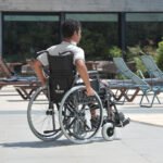 CADEIRA DE RODAS AÇO DOBRÁVEL ATÉ 120 KG -  D400 DELLAMED - Imagem 9